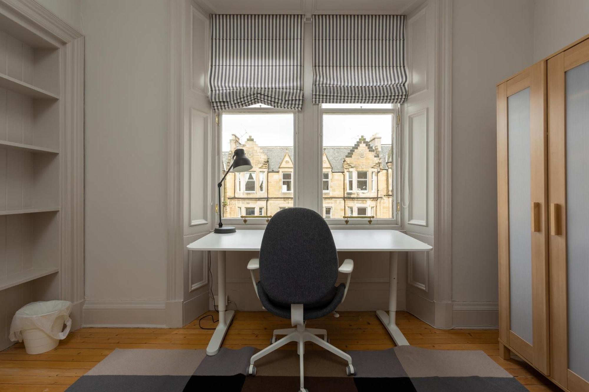 Gorgeous 4 Bed Right Beside The Meadows Appartement *